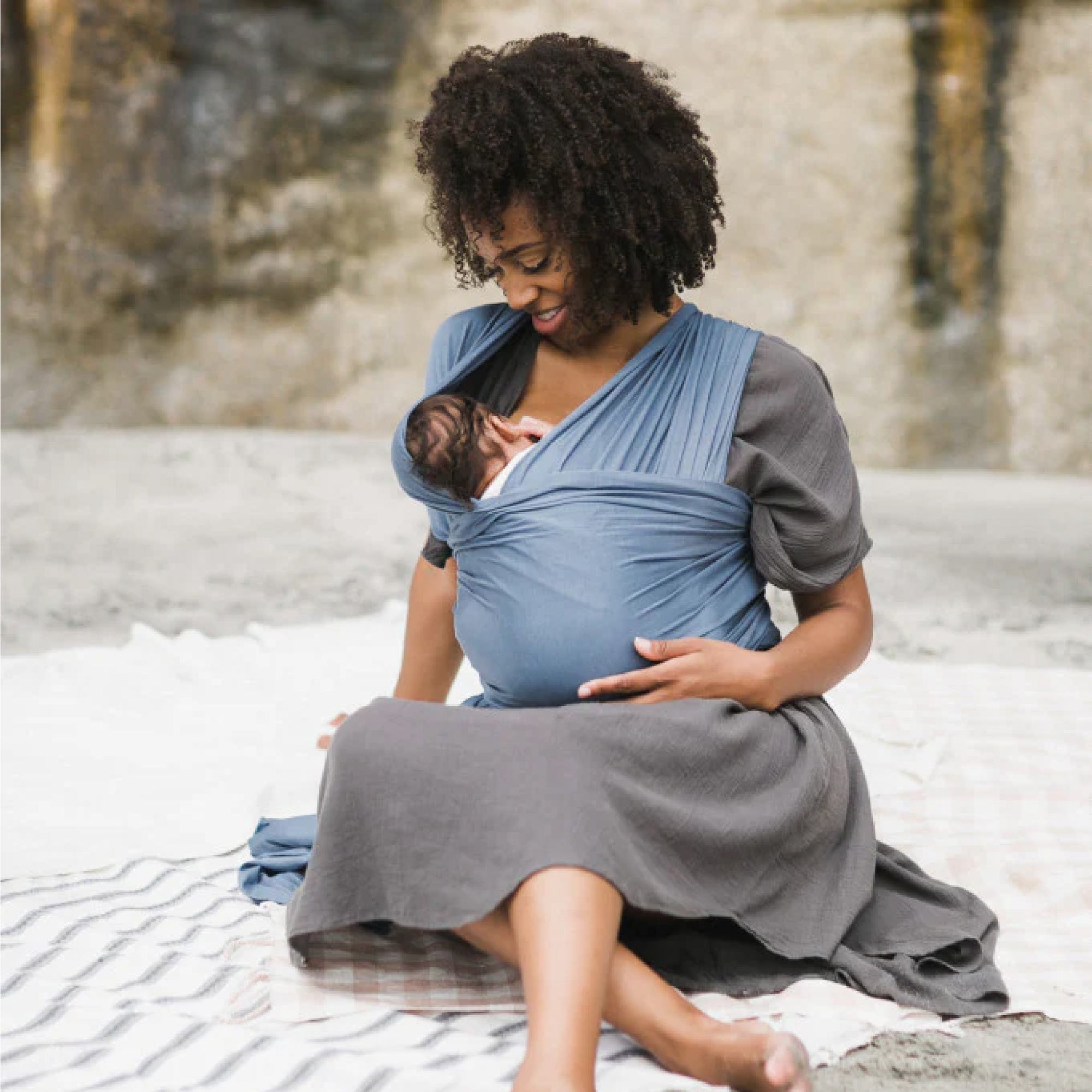 Ways That Babywearing Supports Breastfeeding – Solly Baby