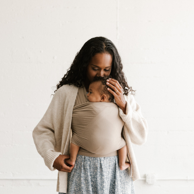 The Benefits of Babywearing in the 4th Trimester