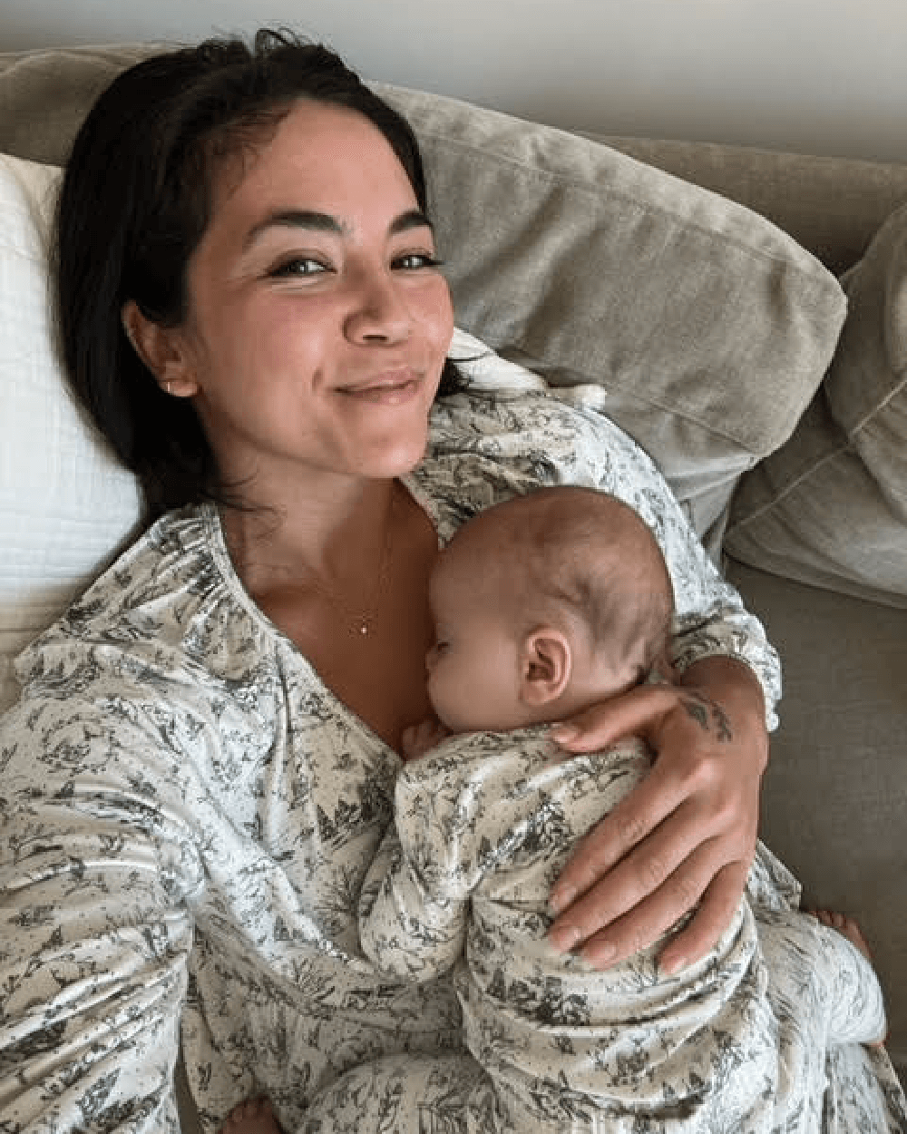7 Things To Bring to a Friend Who Just Had a Baby