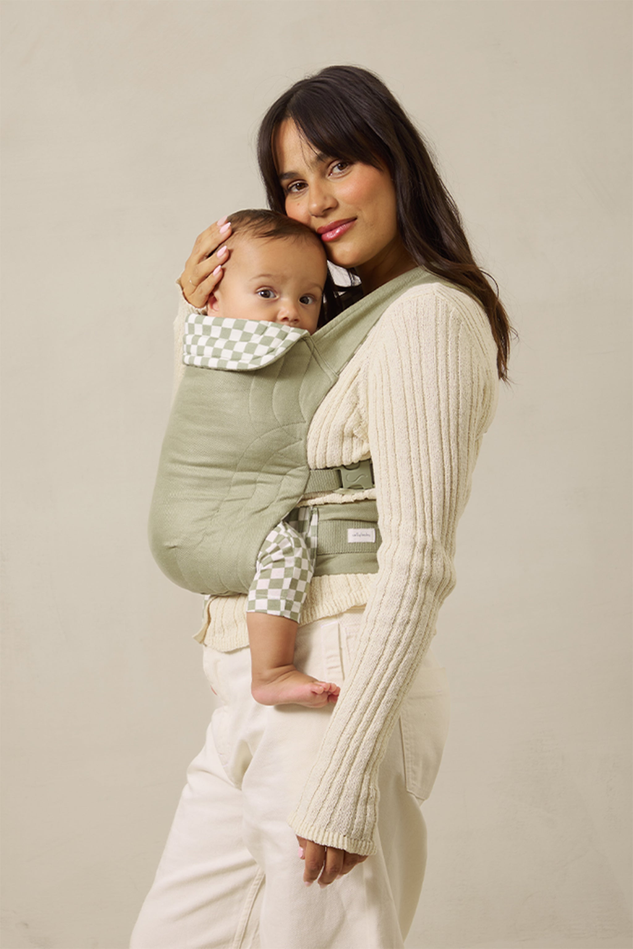 BABY CARRIER ON green label relaxing